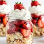 No bake strawberry shortcake jars with berries, crumble, and vanilla cream.